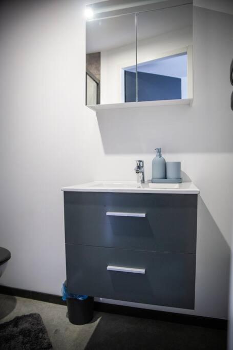 Bienvenue Dans Le Cobalt ! Apartment Cholonge ภายนอก รูปภาพ